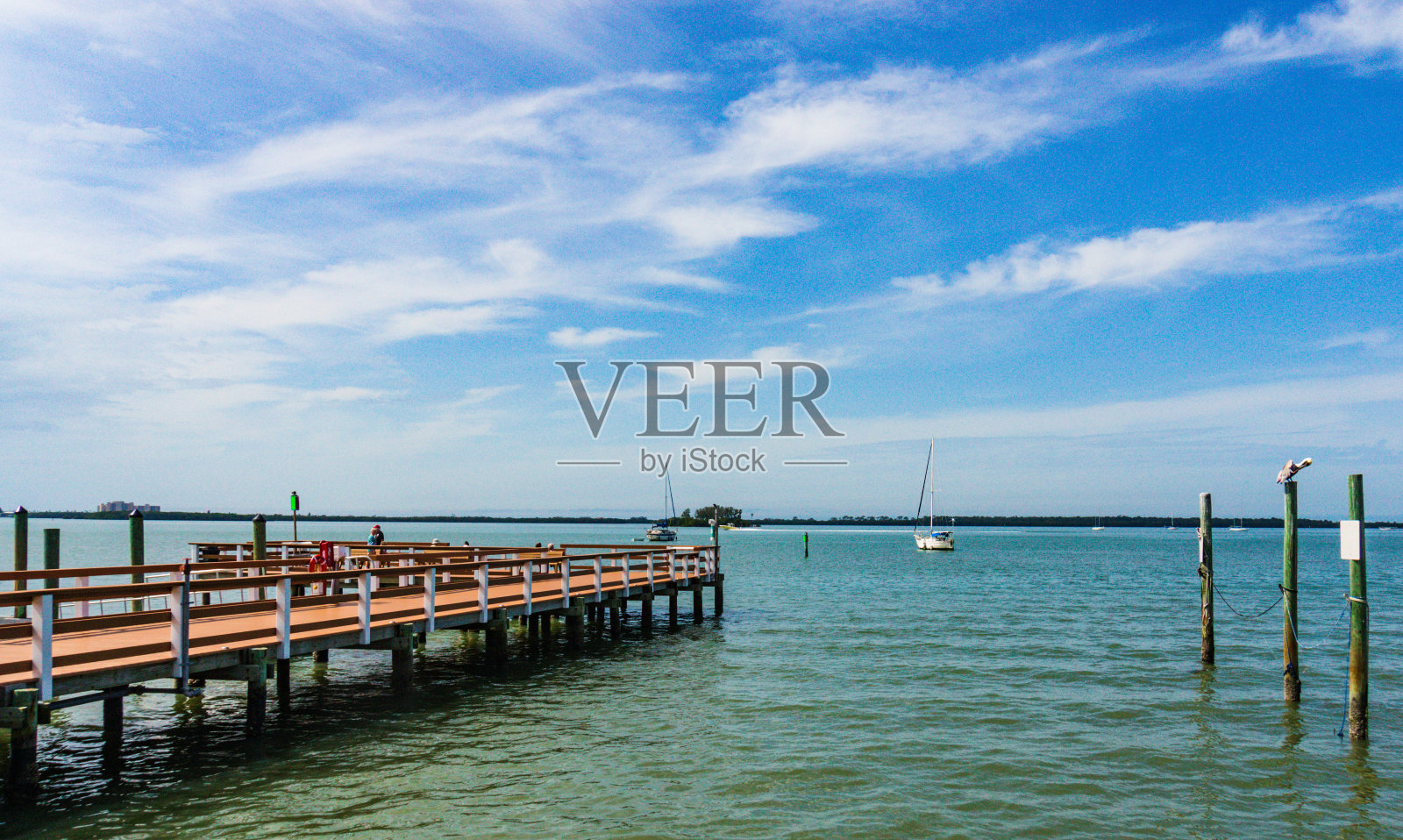 码头一直延伸到大海照片摄影图片