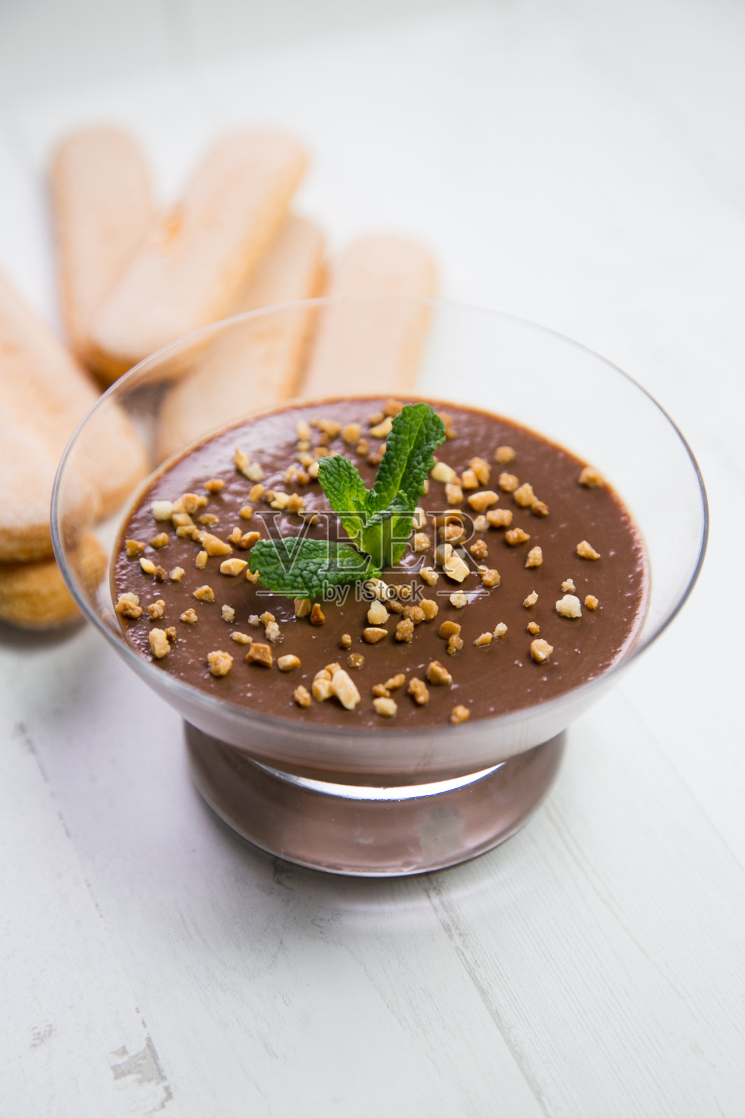 奶油夹心巧克力甜点照片摄影图片