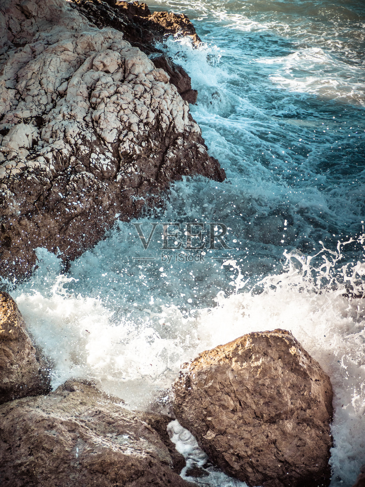 一个阳光明媚的日子，在法国马赛的老港口瓦隆德奥夫的穆迪海照片摄影图片