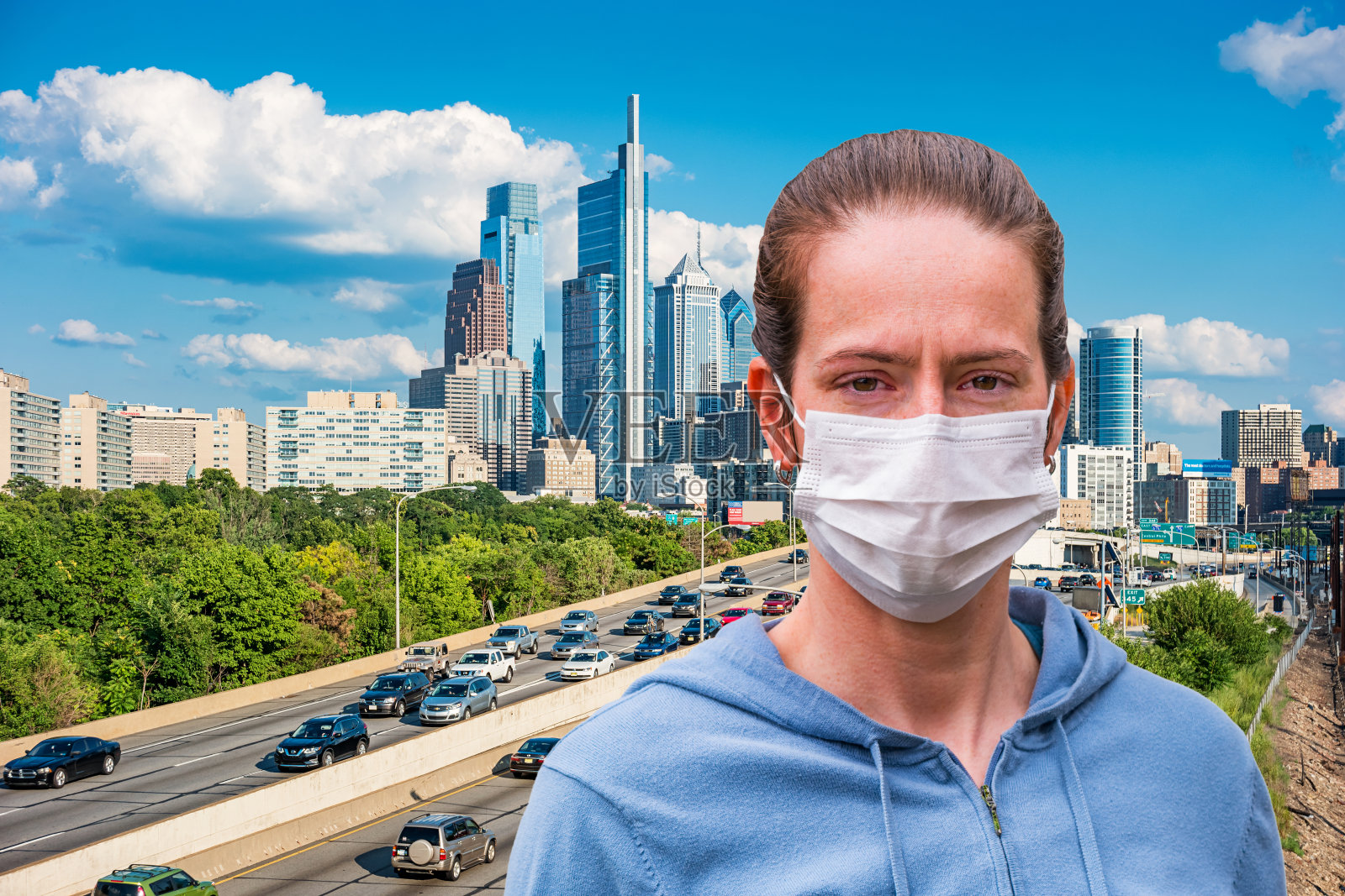 美国宾夕法尼亚州费城，一名戴面具的妇女照片摄影图片