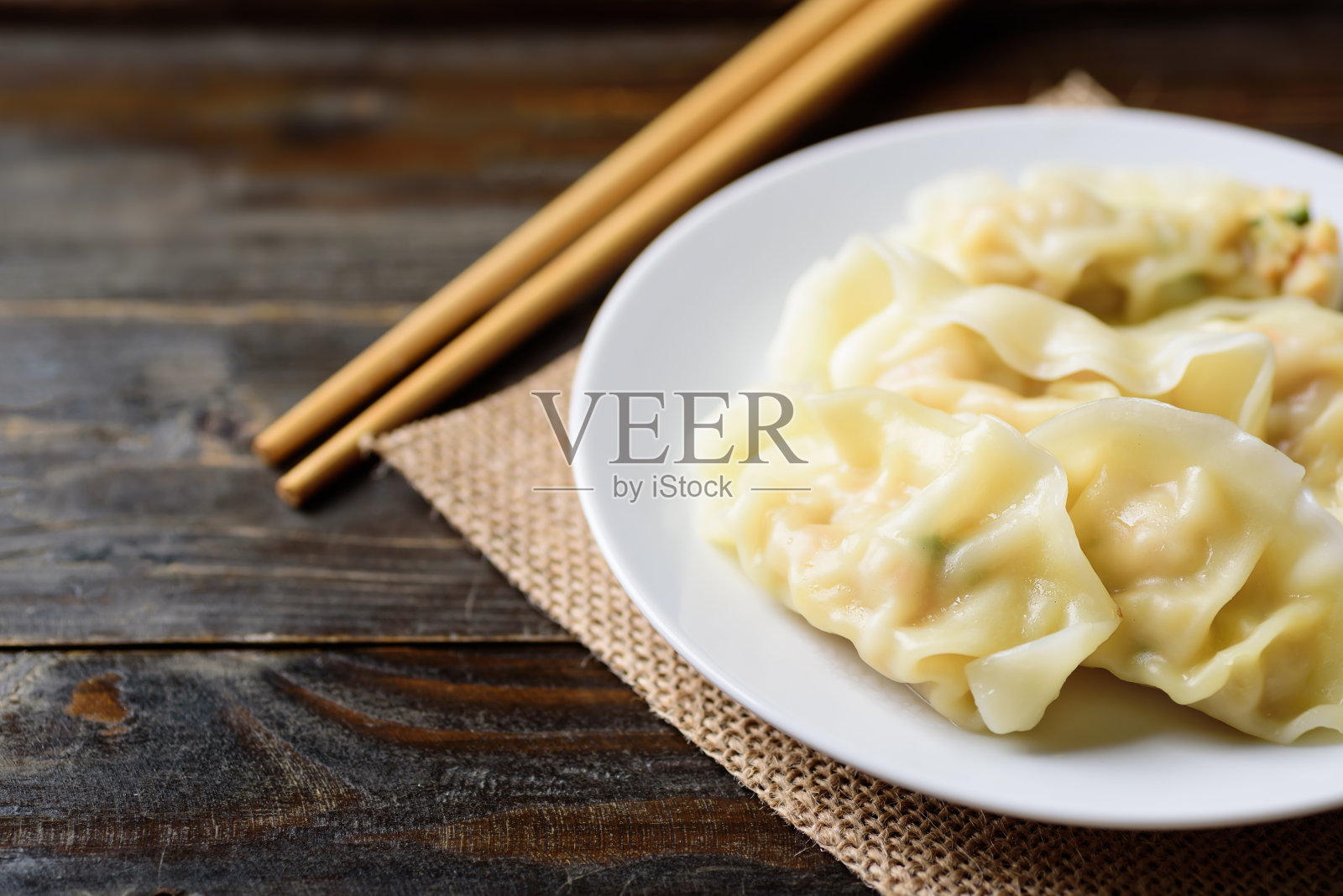 蒸馄饨馅的肉末和虾照片摄影图片