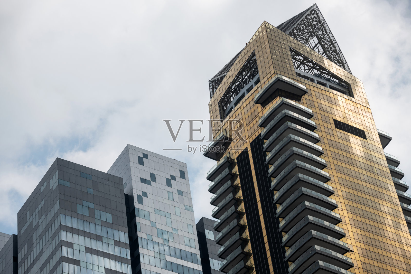 仰望城市的城市景观照片摄影图片