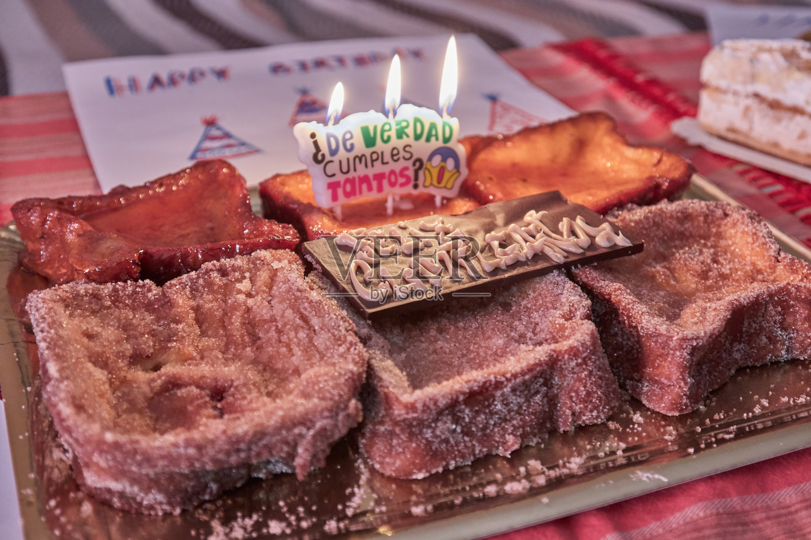 托里加蜡烛庆祝生日照片摄影图片
