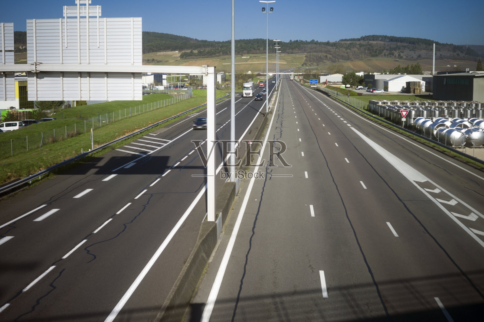 景观与不繁忙的高速公路照片摄影图片