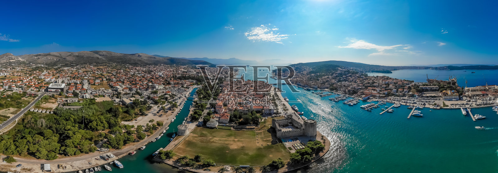 夏季克罗地亚特罗吉尔的鸟瞰图照片摄影图片