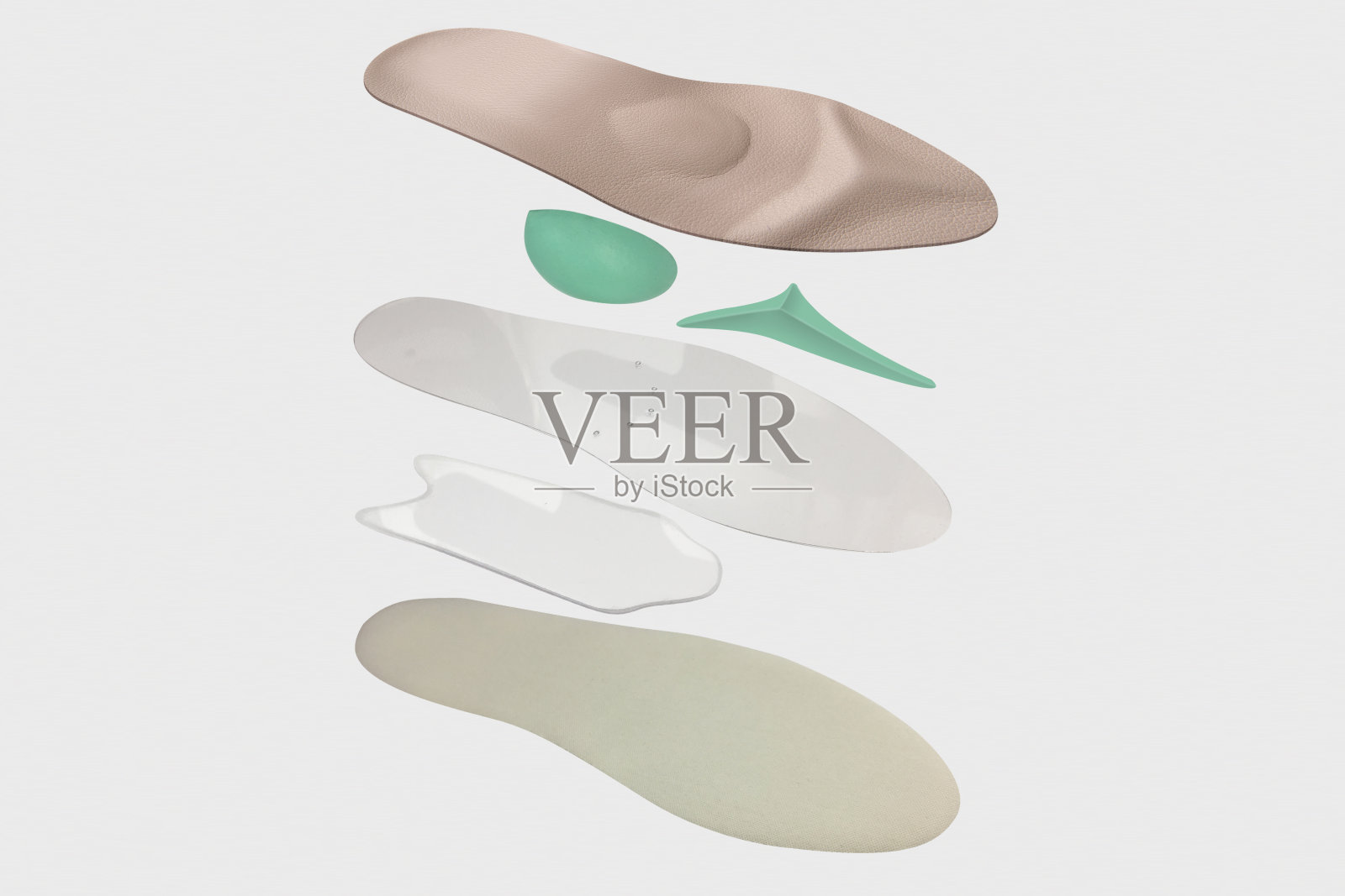 孤立的骨科鞋垫在白色背景上。治疗和预防扁平足和足部疾病。足部护理，为足部提供舒适。穿舒服的鞋子。医疗鞋垫。照片摄影图片