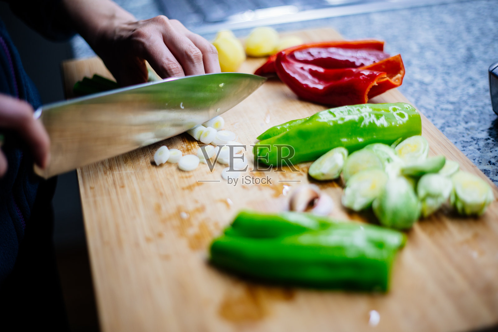 晚餐切蔬菜照片摄影图片