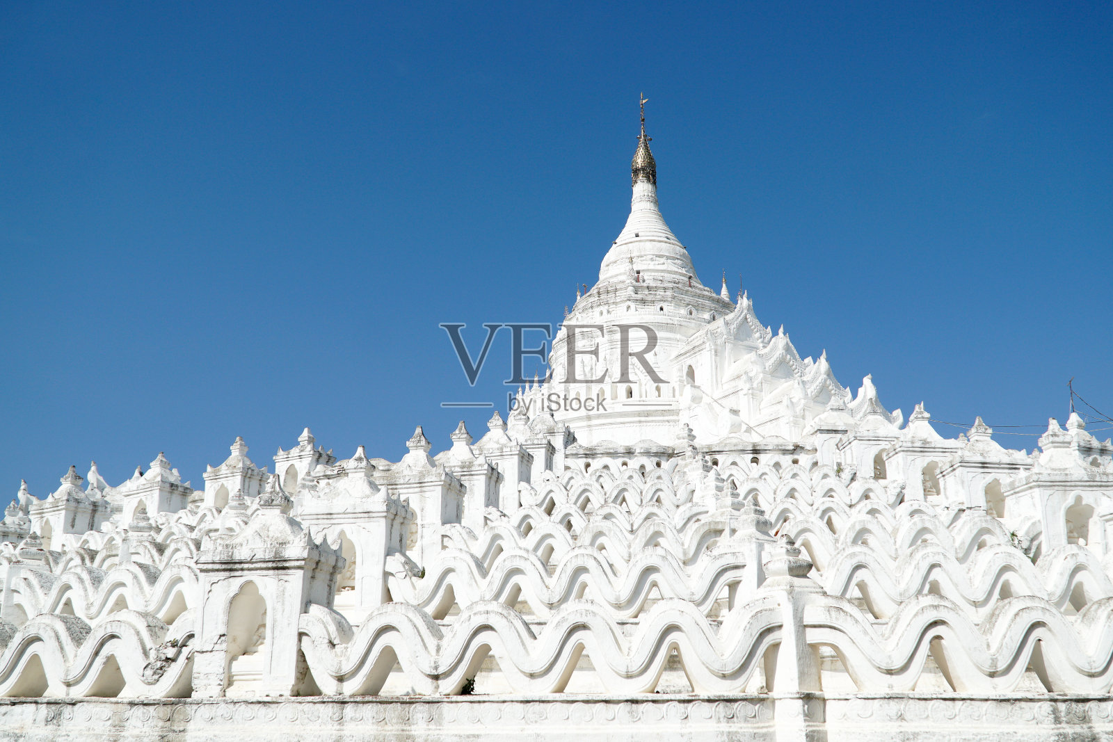 低角度的白塔对蓝天照片摄影图片