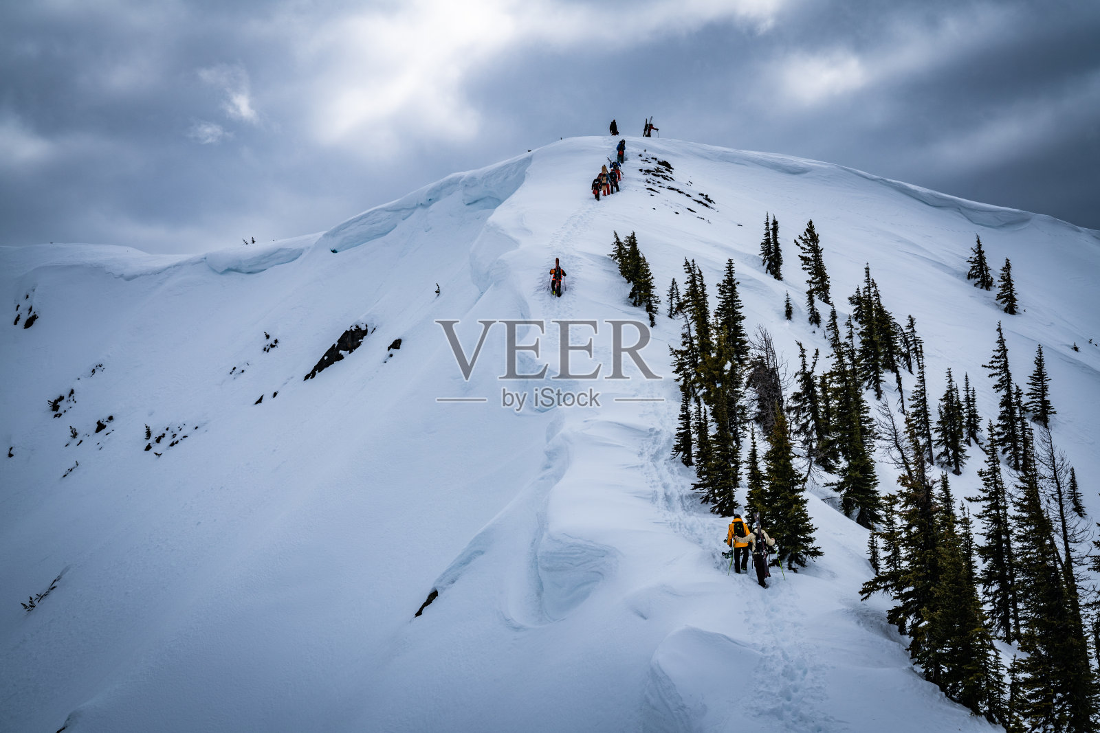 攀登雪峰滑雪照片摄影图片