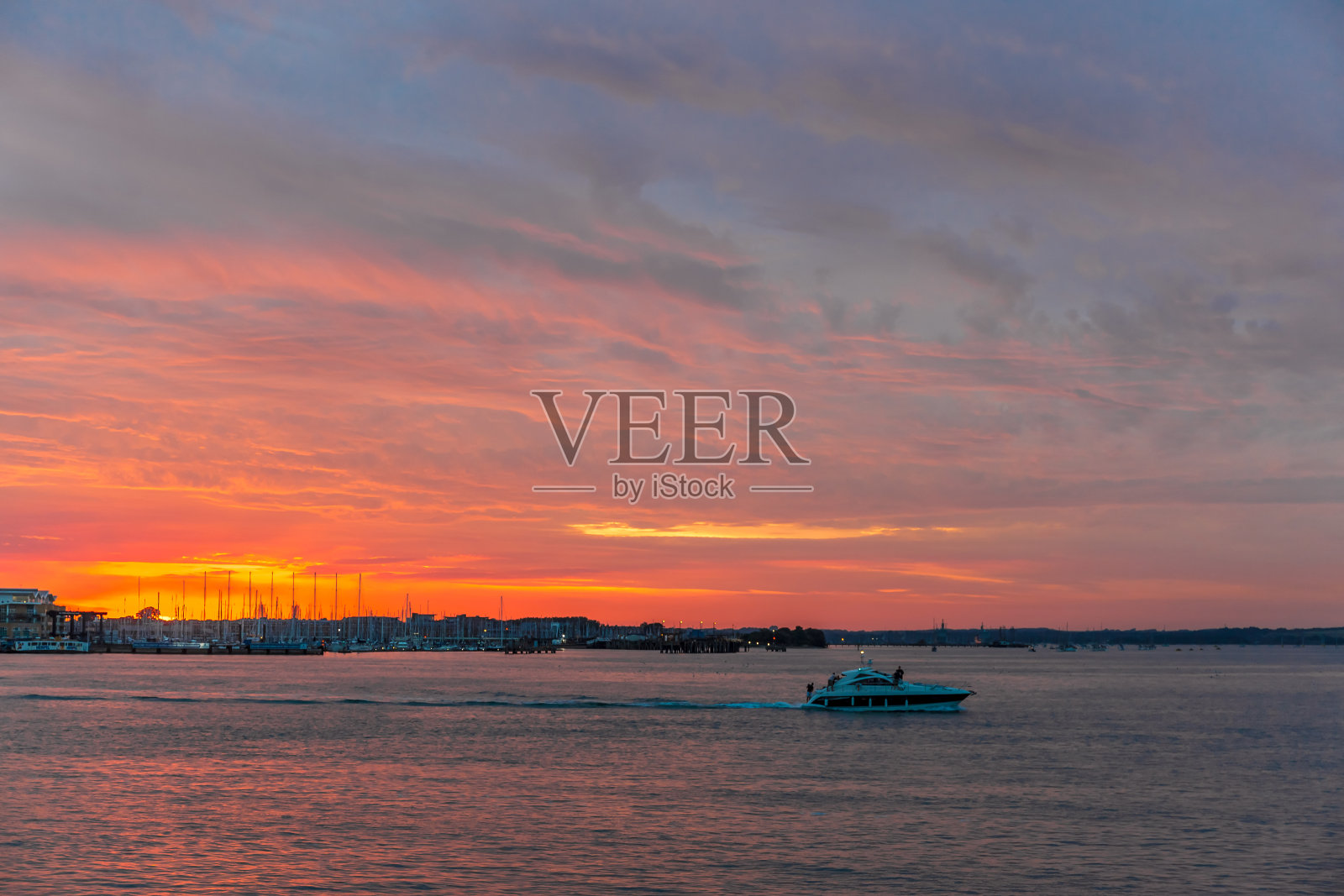 英国夏日日落时分的朴茨茅斯照片摄影图片