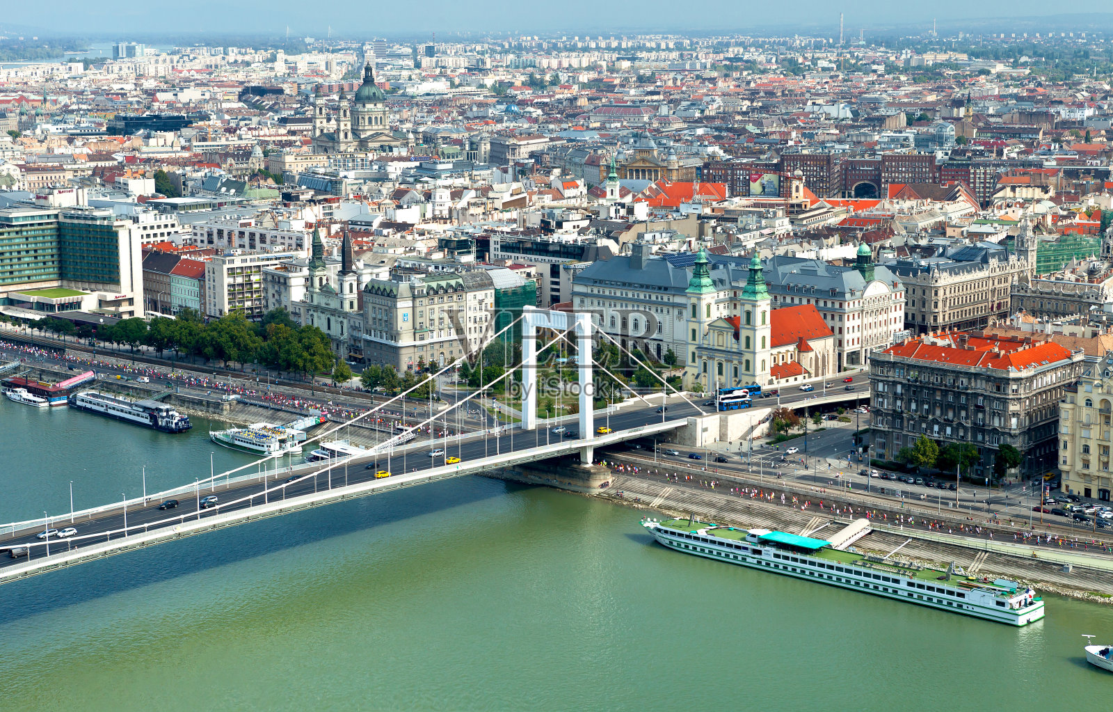 多瑙河和链桥，布达佩斯，匈牙利照片摄影图片