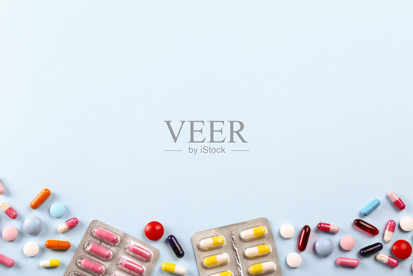 一种以一种模式排列的多粒药丸的乡村合成物。照片摄影图片