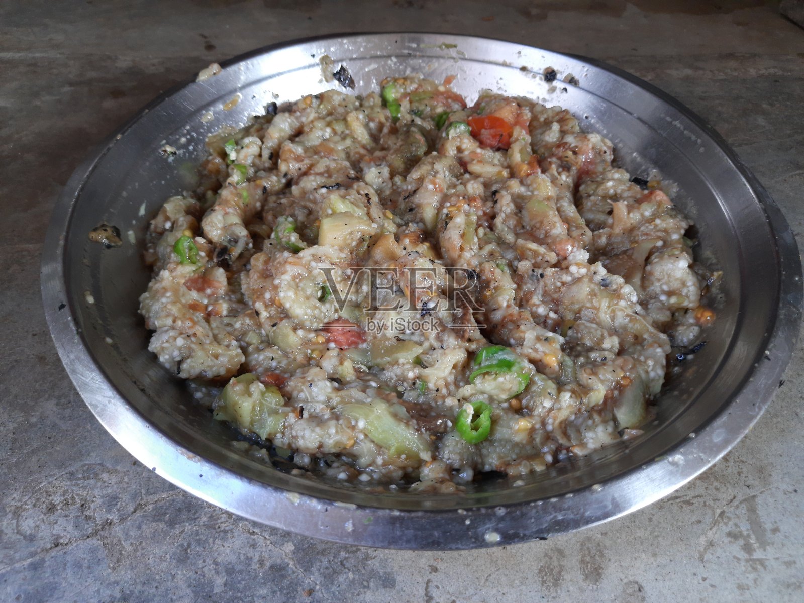 Baingan bharta(辣味茄子泥)，印度风味蔬菜咖喱。照片摄影图片