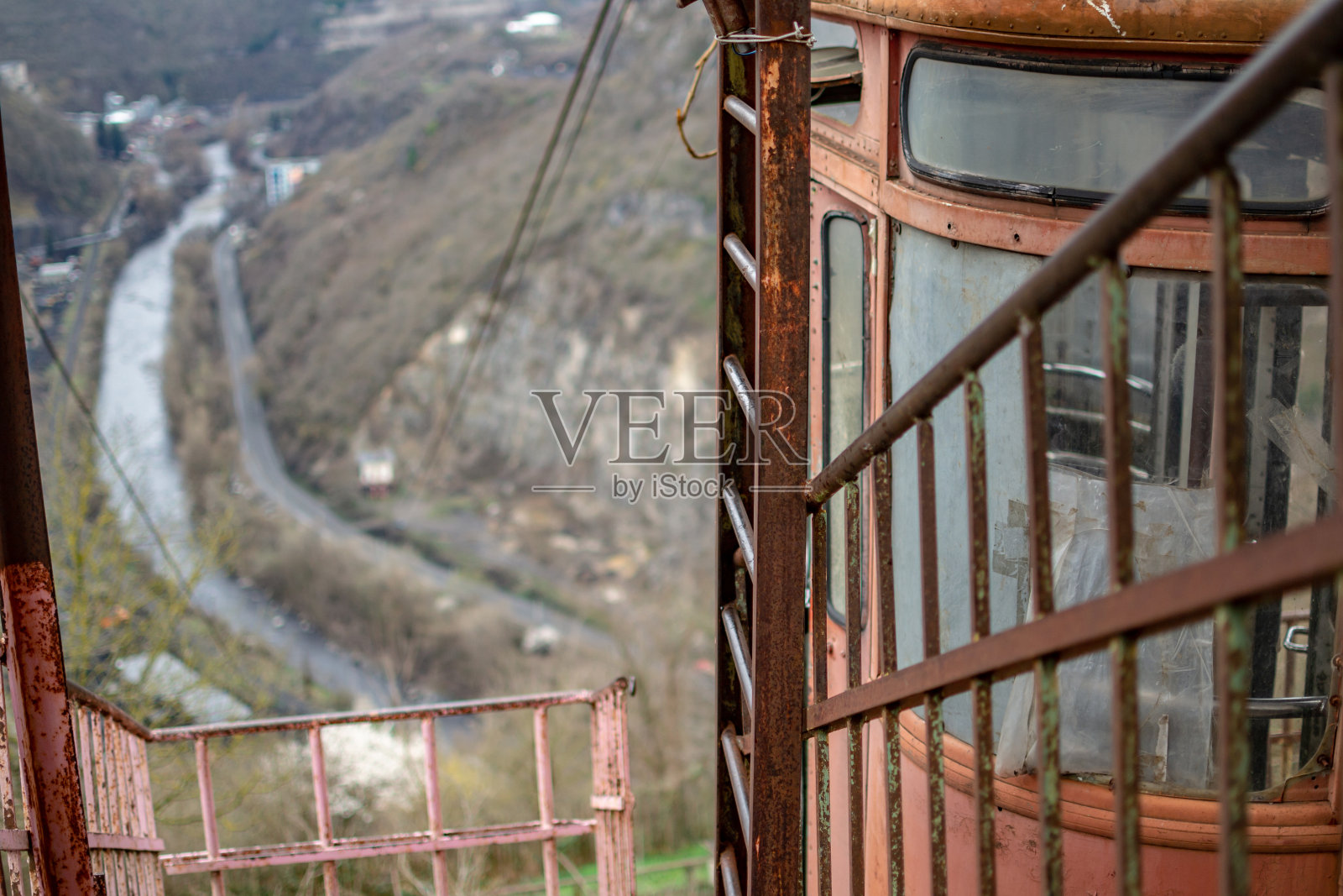 奇亚图拉的红色独特复古缆车照片摄影图片