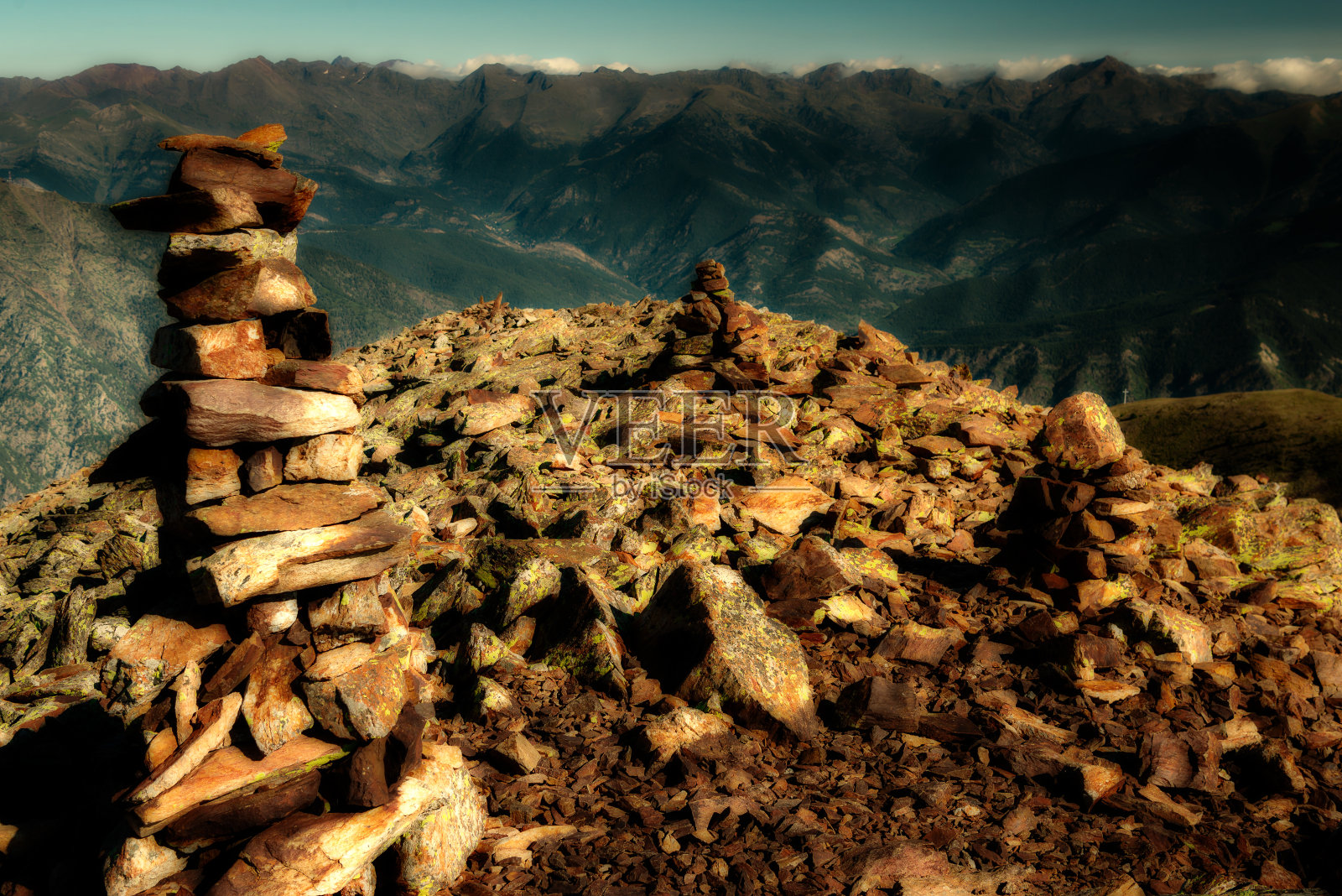 匹克奈格里山的堆叠的石头形成照片摄影图片