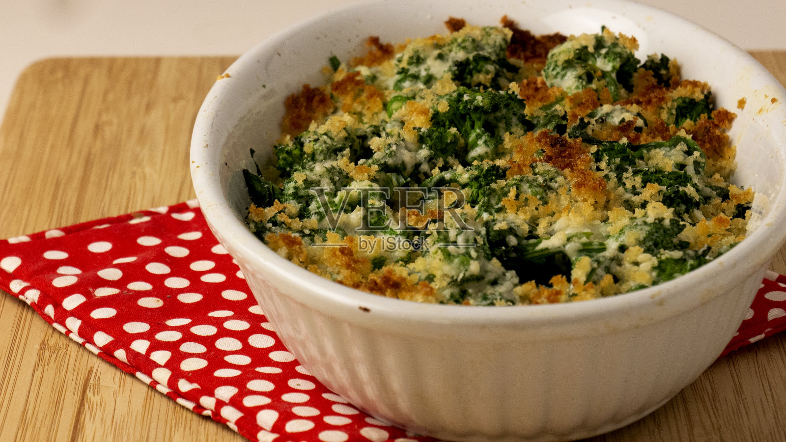 西兰花拉贝韭菜砂锅照片摄影图片