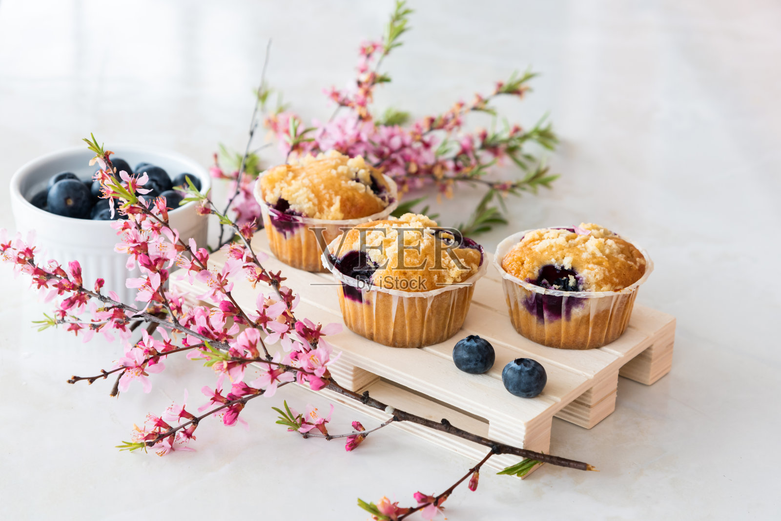 春天蓝莓松饼照片摄影图片