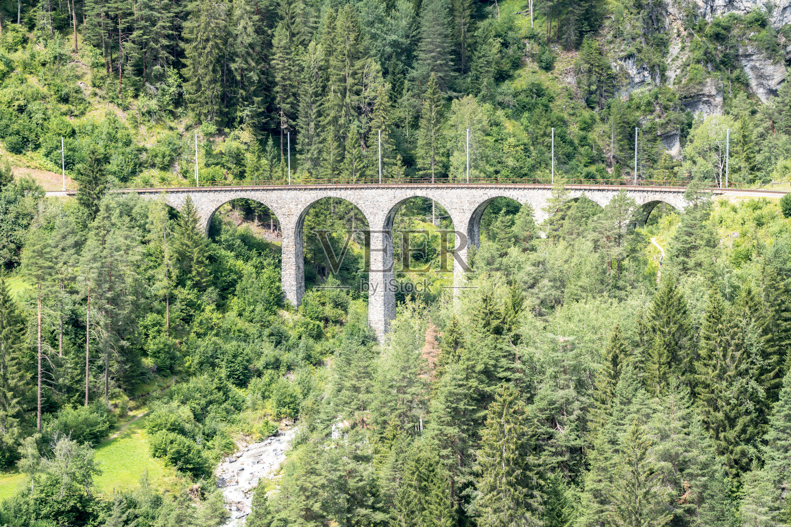 Landwasser高架桥，瑞士达沃斯照片摄影图片