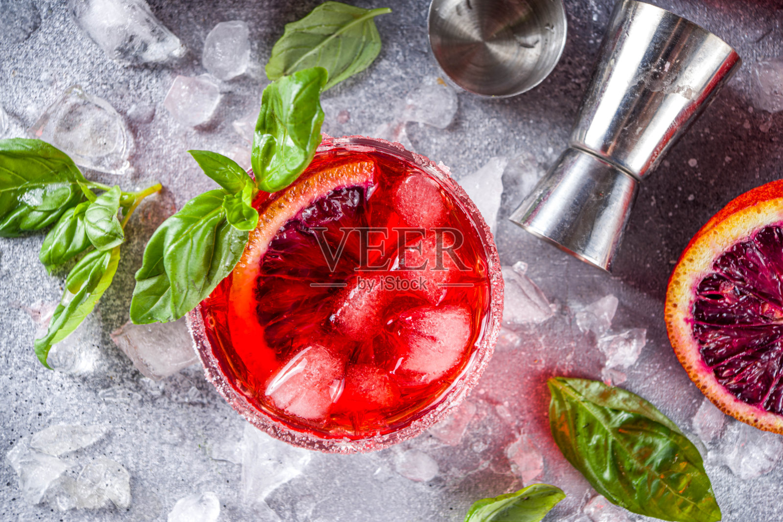 细血橙罗勒柠檬鸡尾酒照片摄影图片