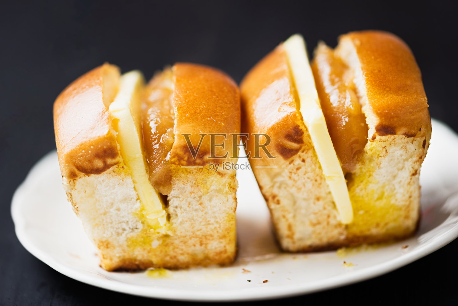 乡村新加坡马来西亚卡亚蛋酱和黄油面包舒适的早餐照片摄影图片