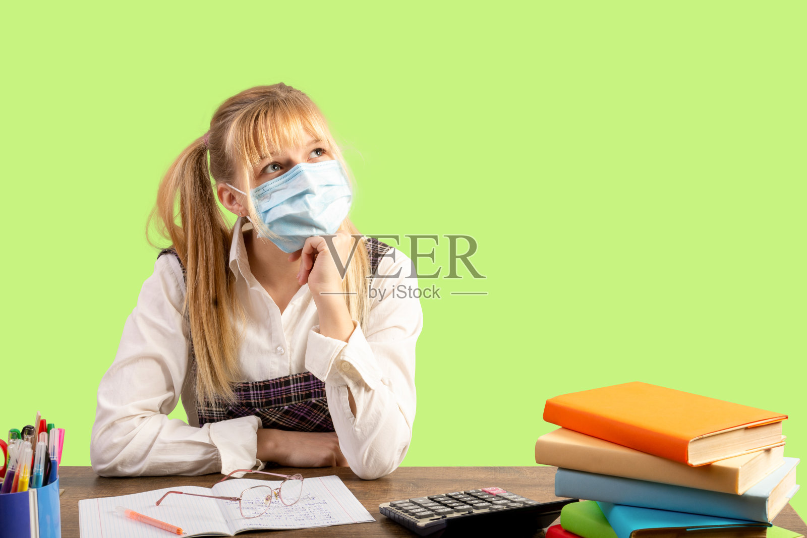 隔离期间的教育。照片摄影图片