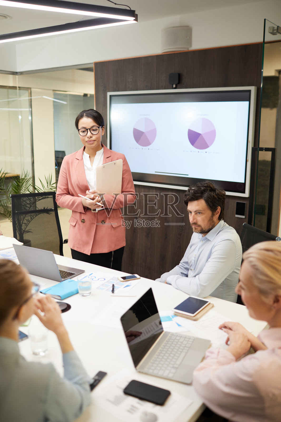 商业演示的人照片摄影图片