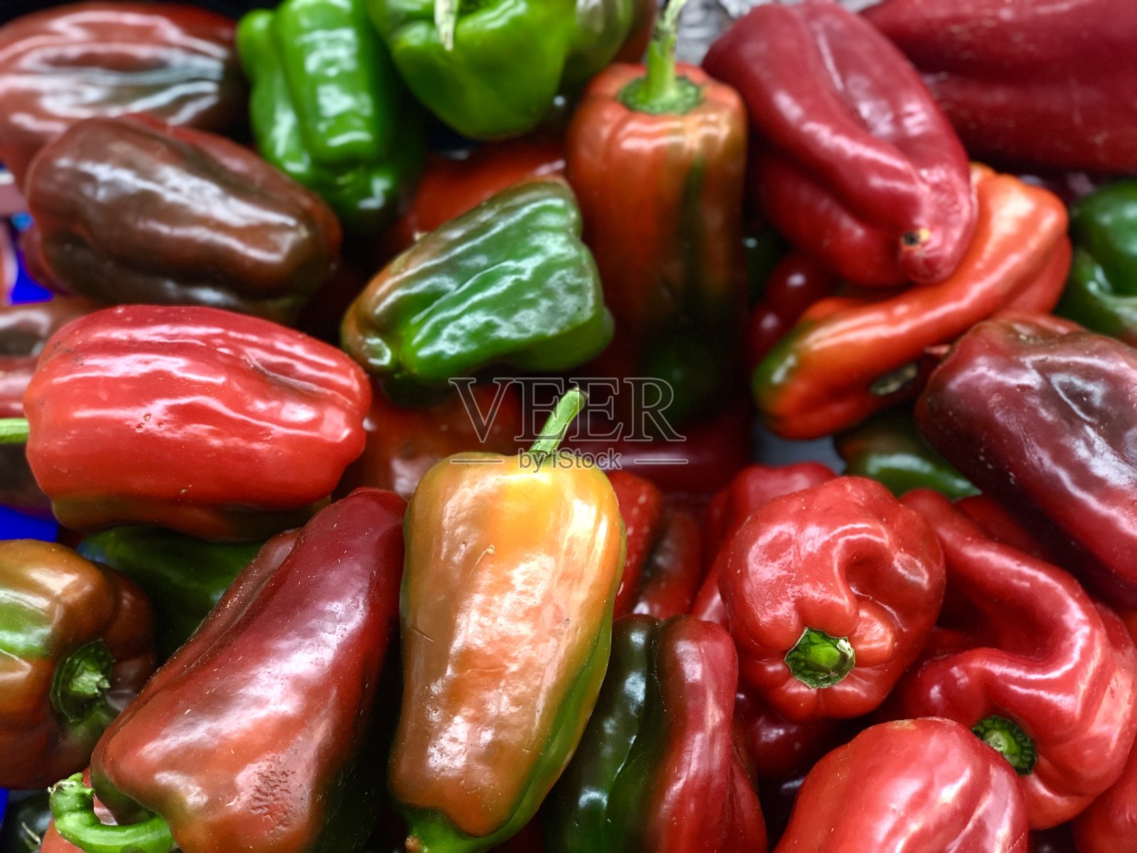 近看辣椒又称红辣椒，是一种常见的蔬菜照片摄影图片