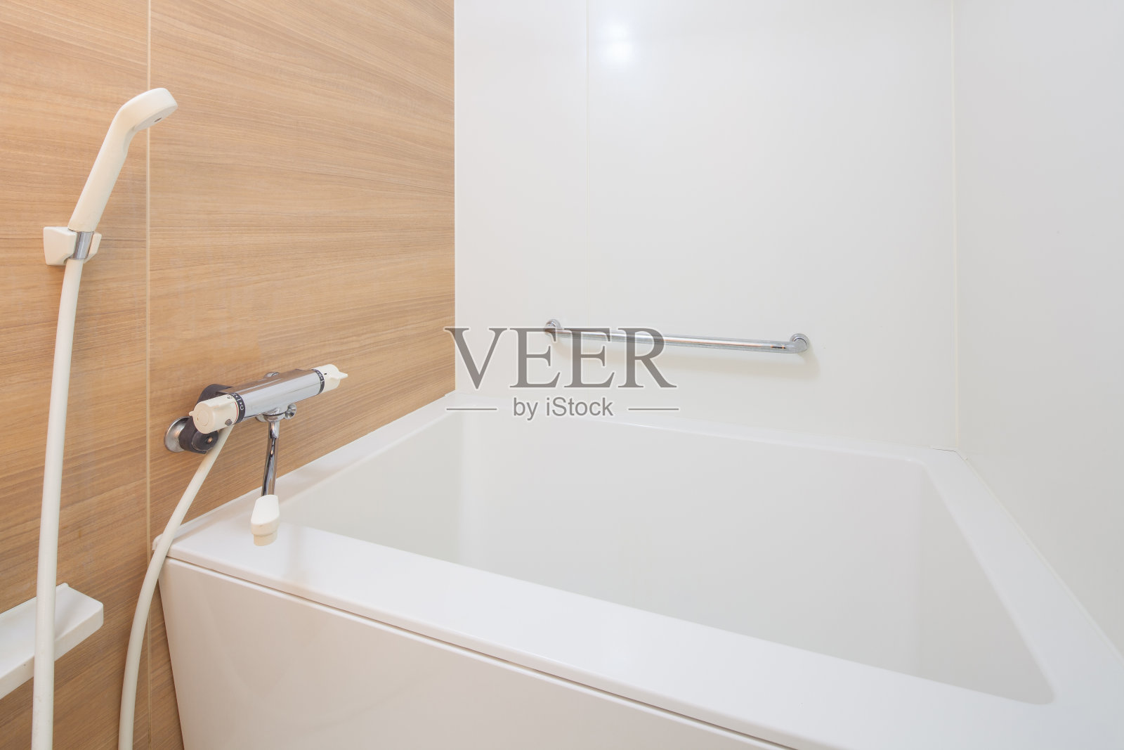 浴室有淋浴和浴缸照片摄影图片