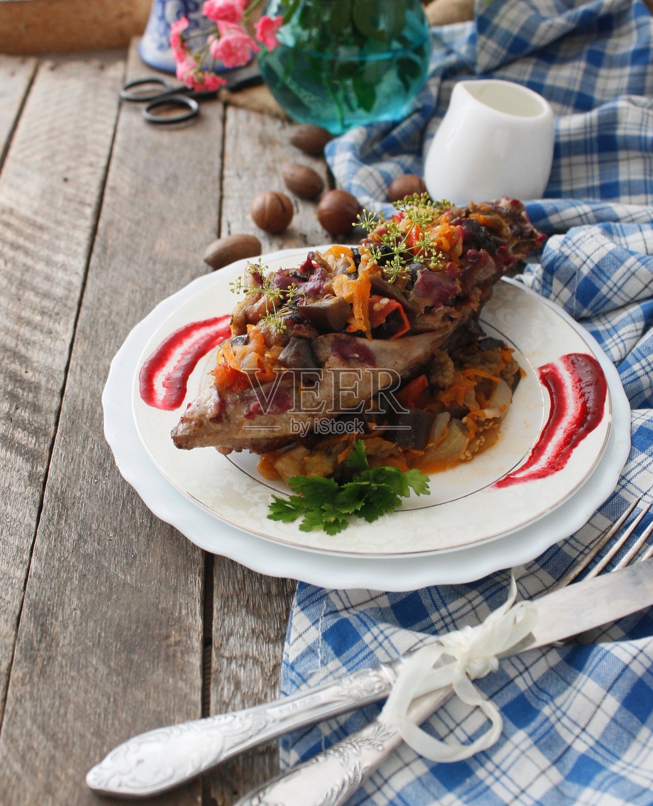 梅子红醋栗烩鸭照片摄影图片