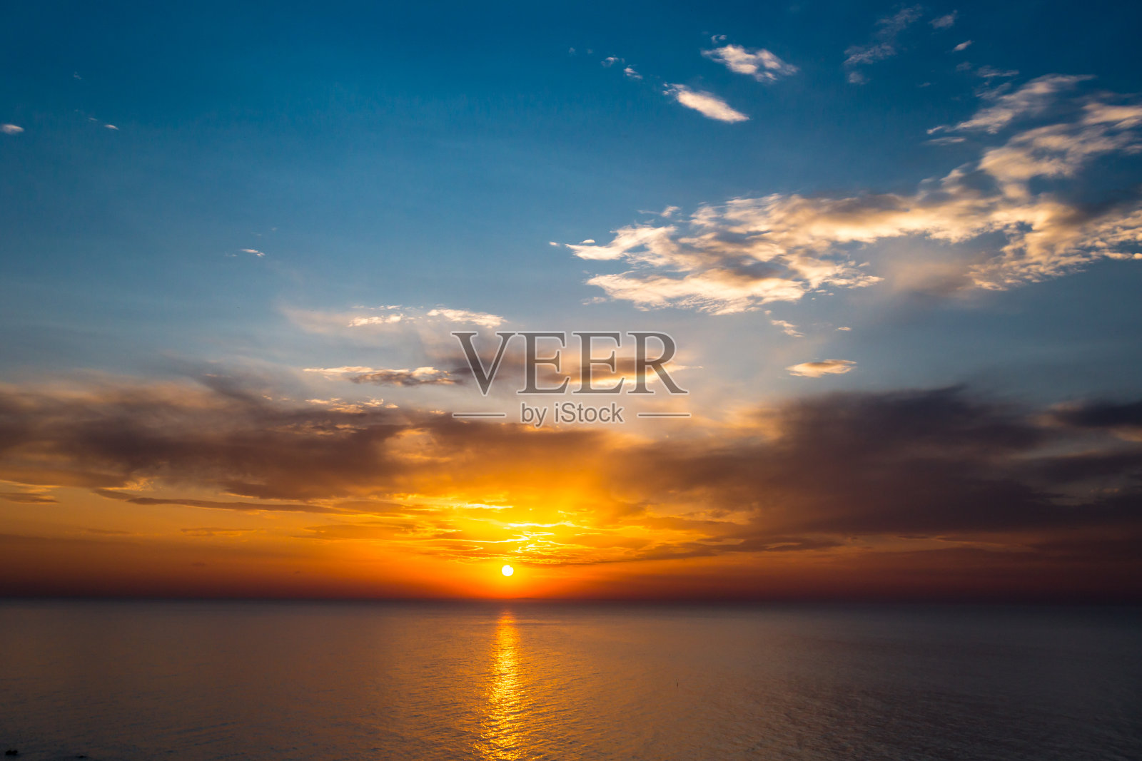 美妙的日落的颜色照片摄影图片