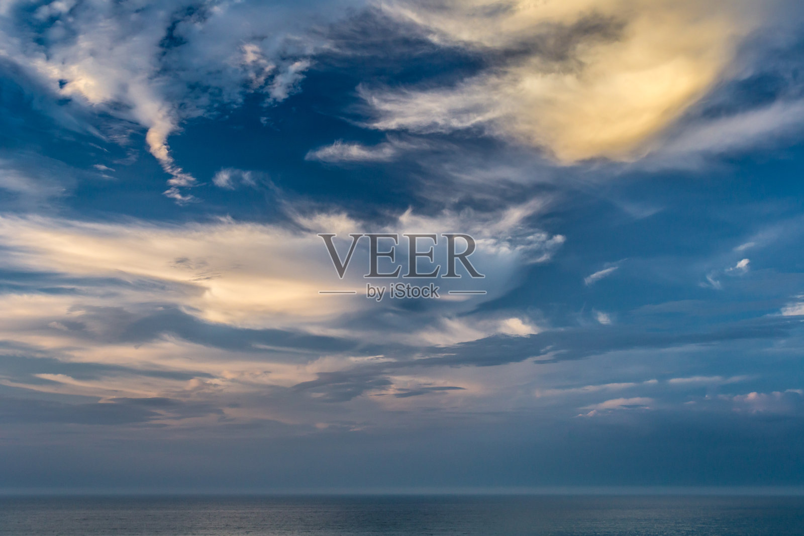 蓝天上的云照片摄影图片