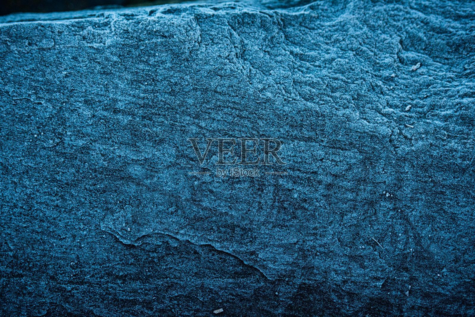 石板上的冰晶。照片摄影图片