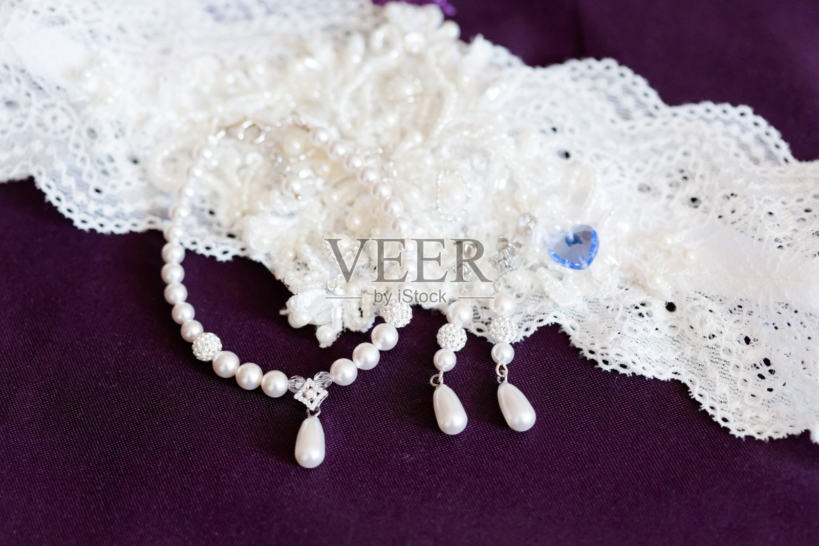 美丽的婚礼袜吊袜带细节照片摄影图片