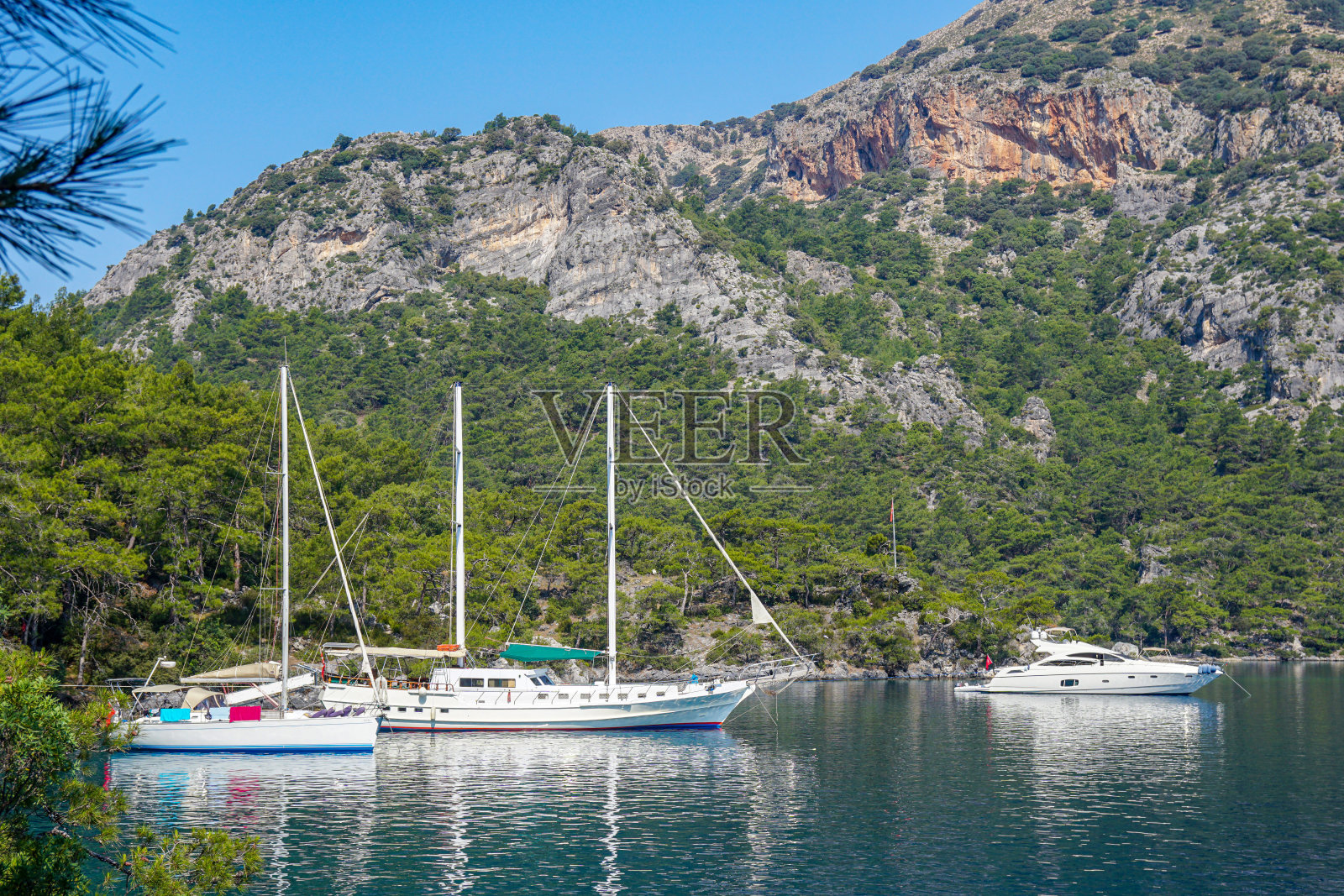 游艇度假。每日的乘船旅行。蓝色的航行。照片摄影图片