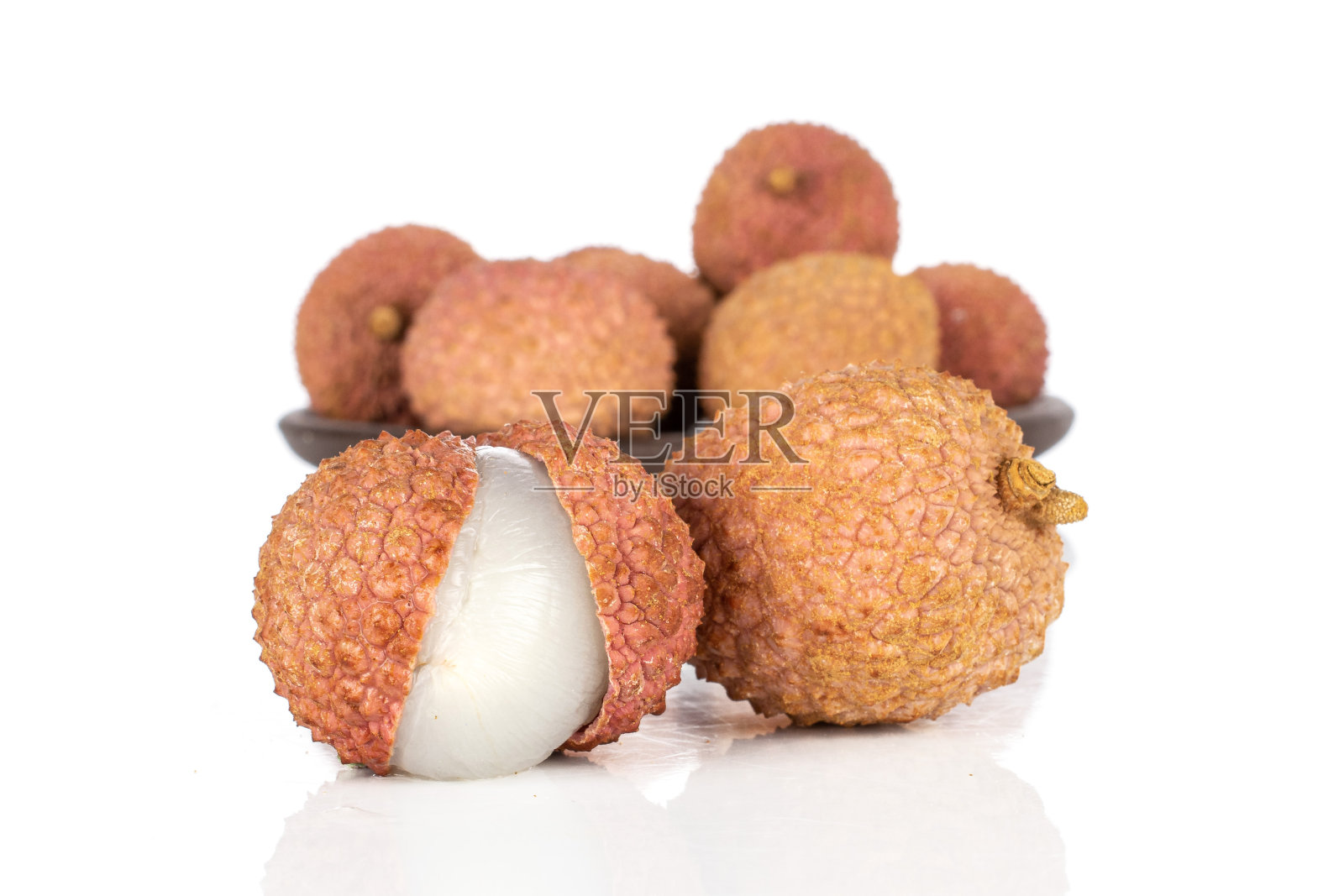 鲜荔枝果实上分离白色照片摄影图片