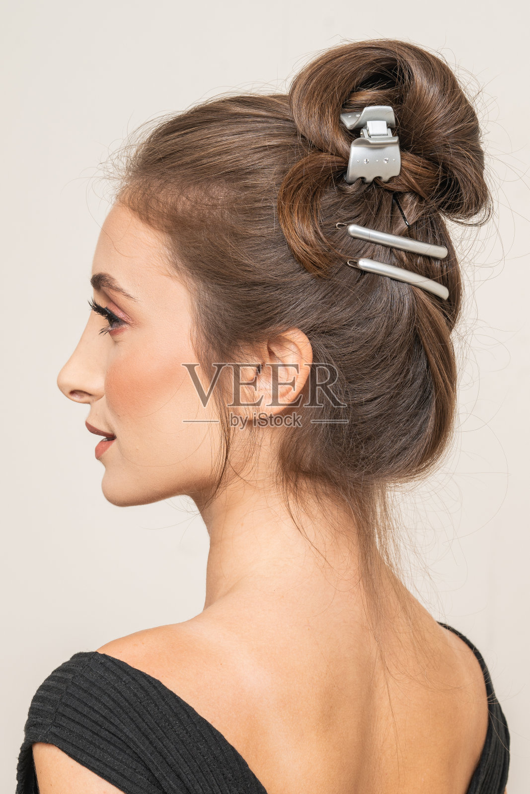 戴发夹的女人照片摄影图片