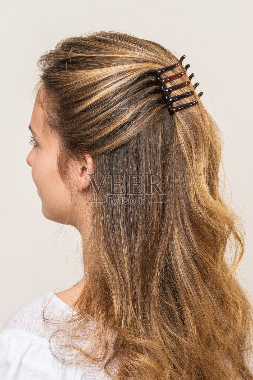 戴发夹的女人照片摄影图片