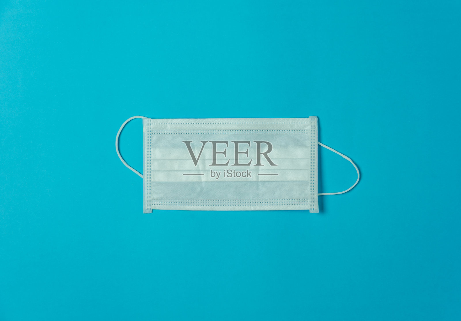 表俯视图航空图像配件保健和医疗背景概念。必要的仪器或设备工具面罩在蓝纸上。平铺保护Covid-19病毒的必需品照片摄影图片