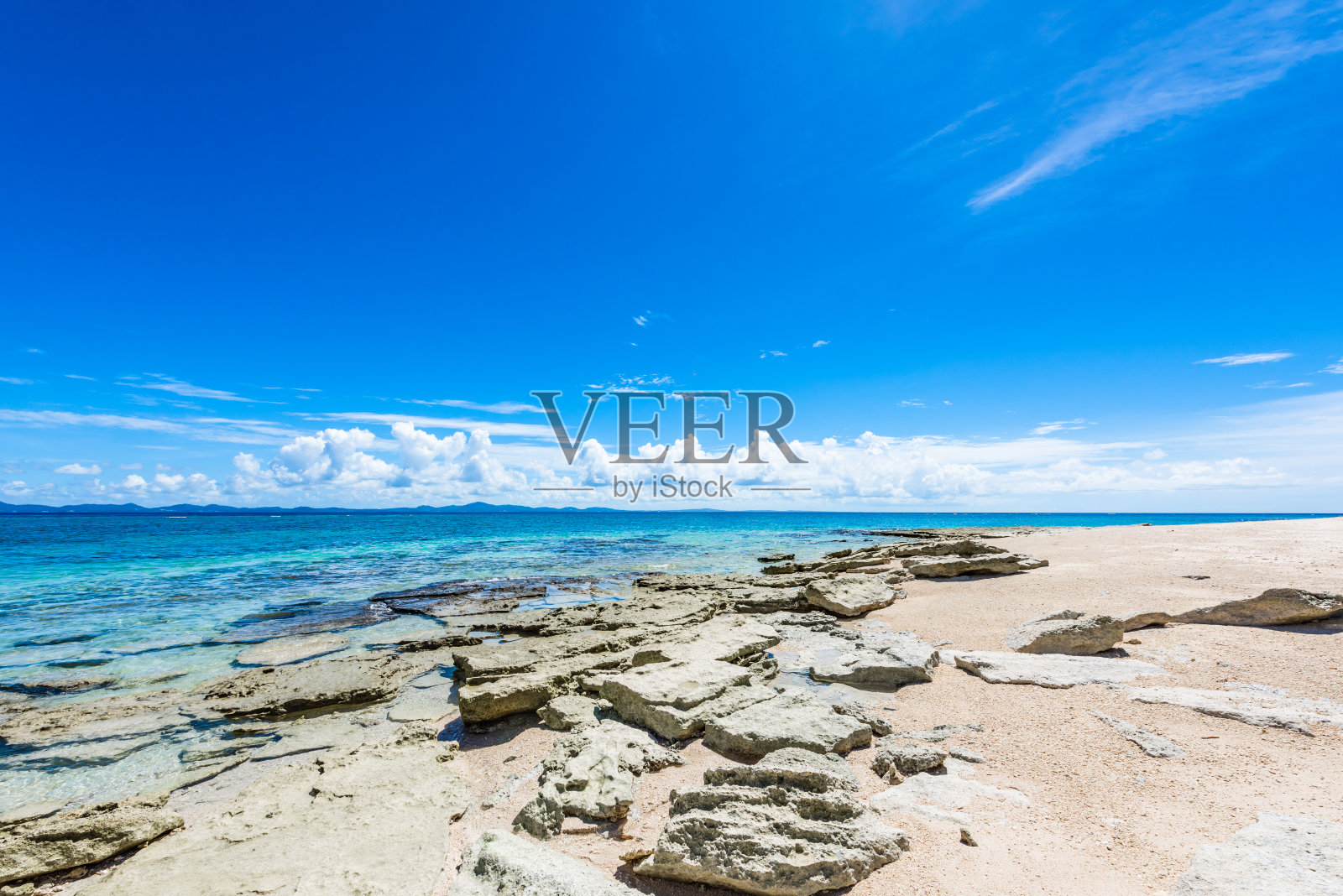 冲绳美丽的海滩。照片摄影图片