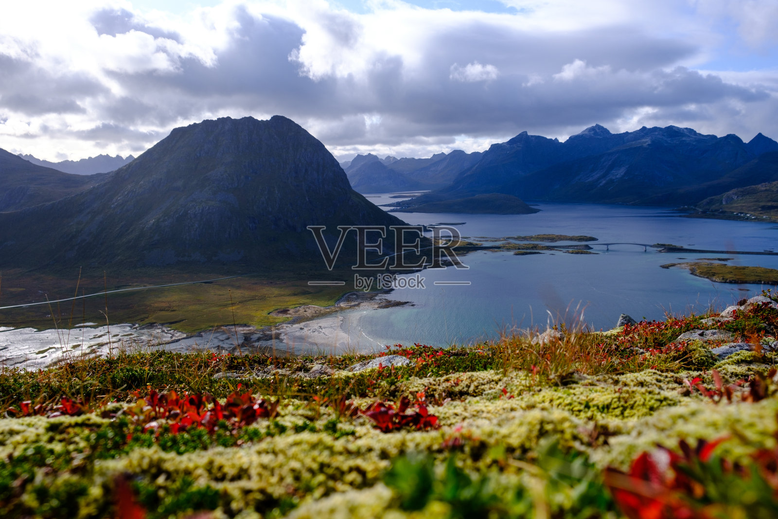 挪威罗浮敦群岛山顶的前景景观照片摄影图片