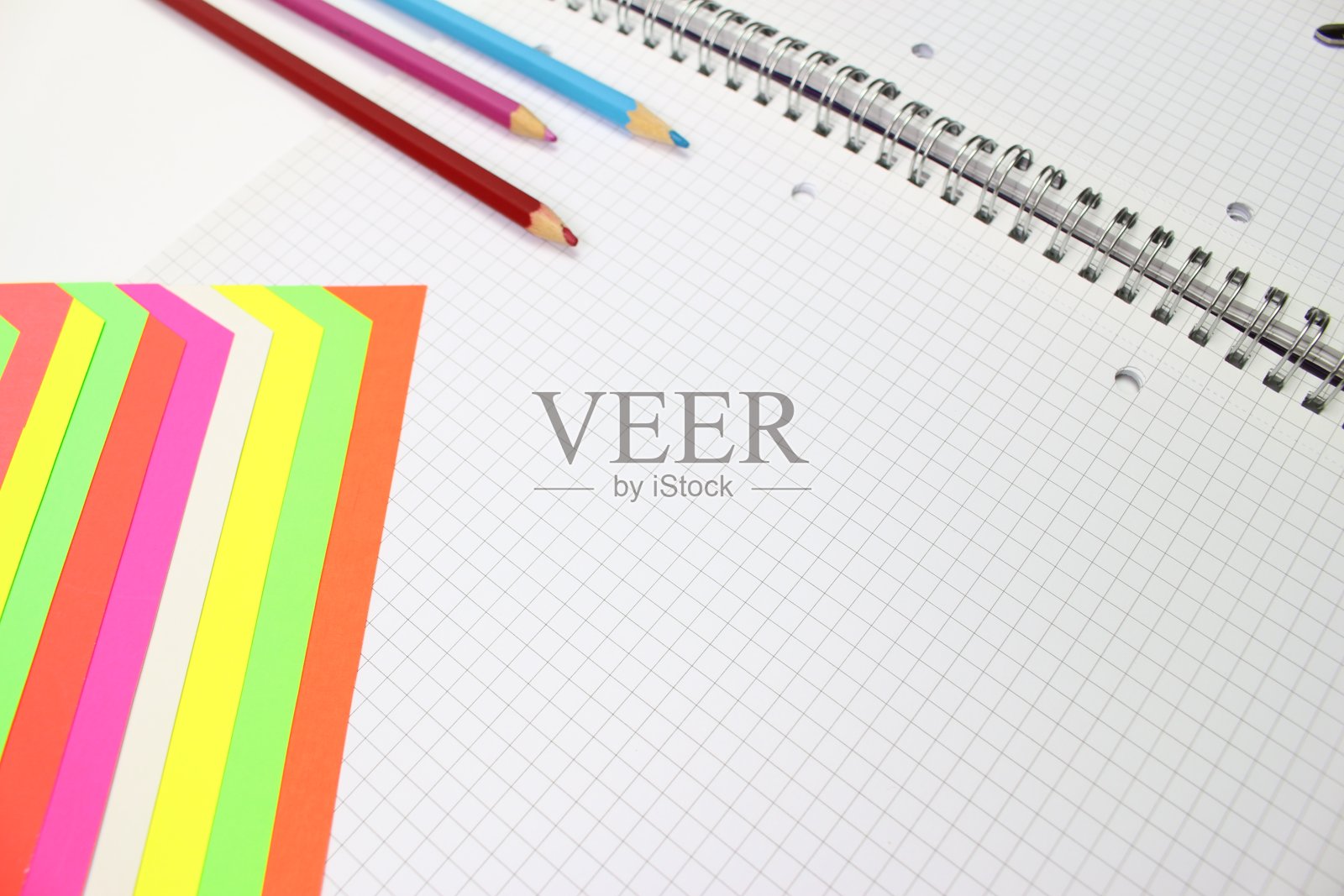 彩色纸和学习用品照片摄影图片