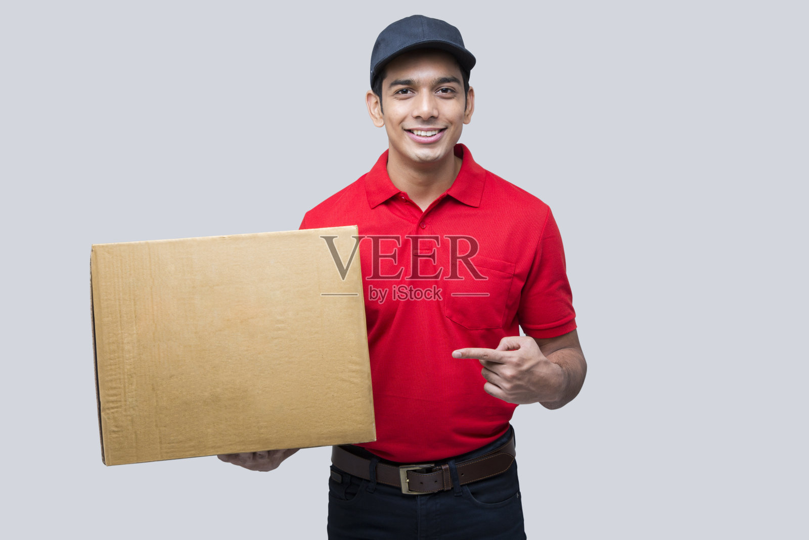 身着红色制服的印度快递员库存照片照片摄影图片