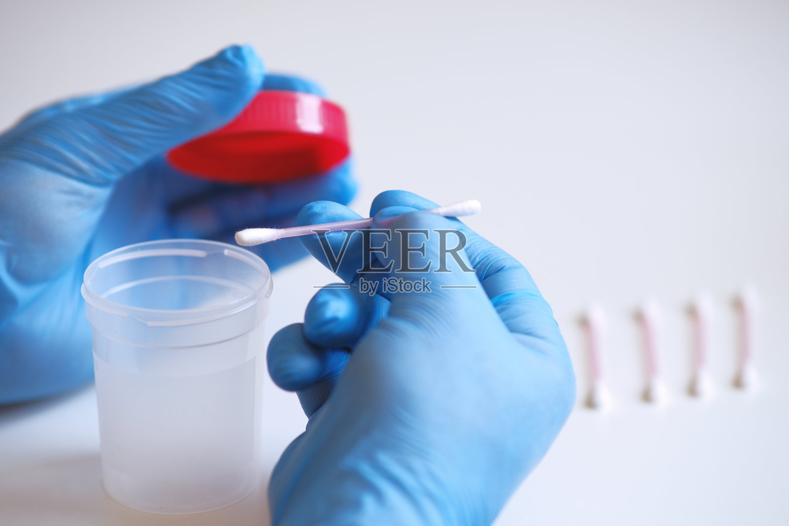 全球流行。分析。新型冠状病毒诊断检测系统。照片摄影图片