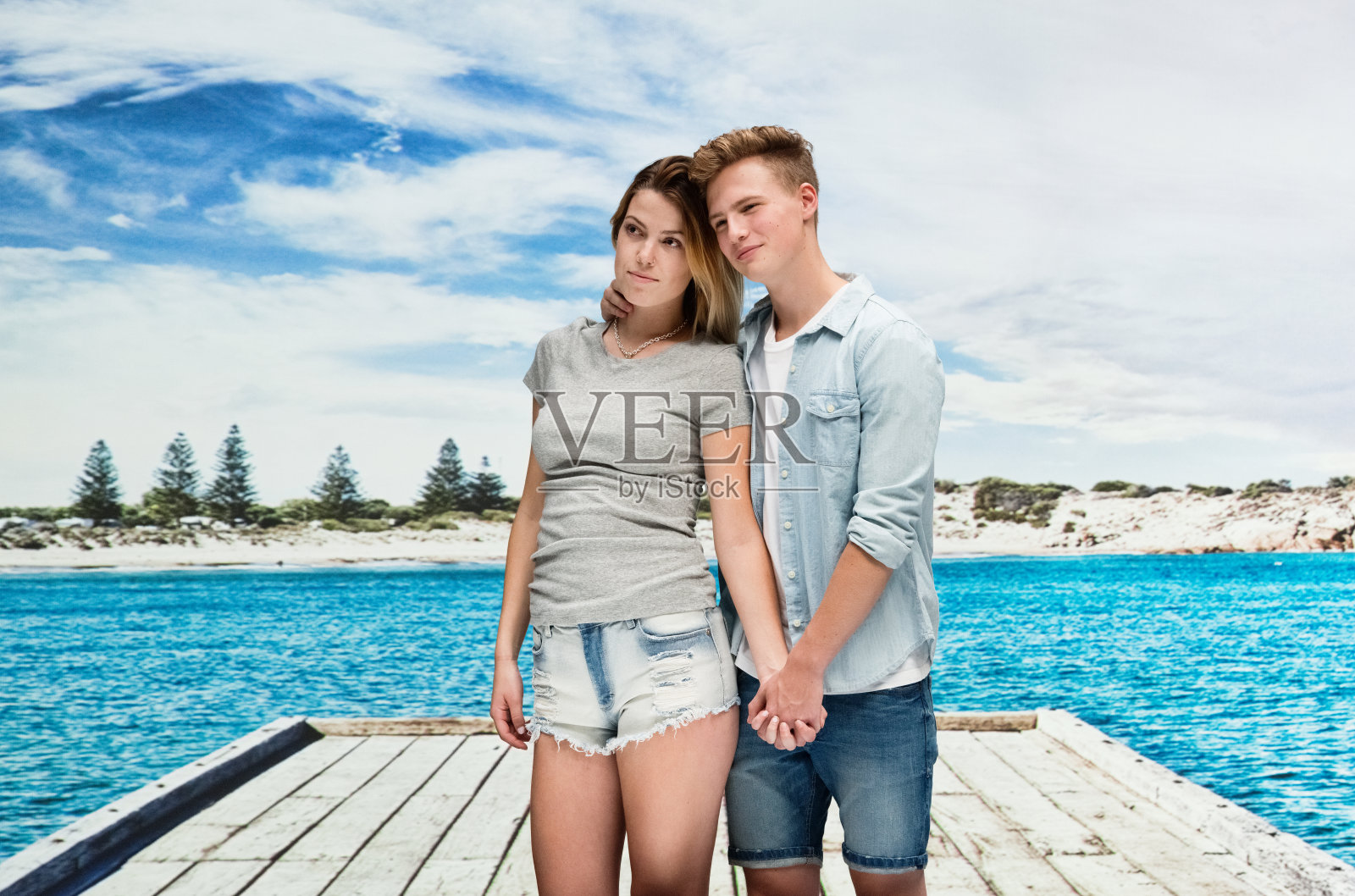 穿裤子的白人女友照片摄影图片