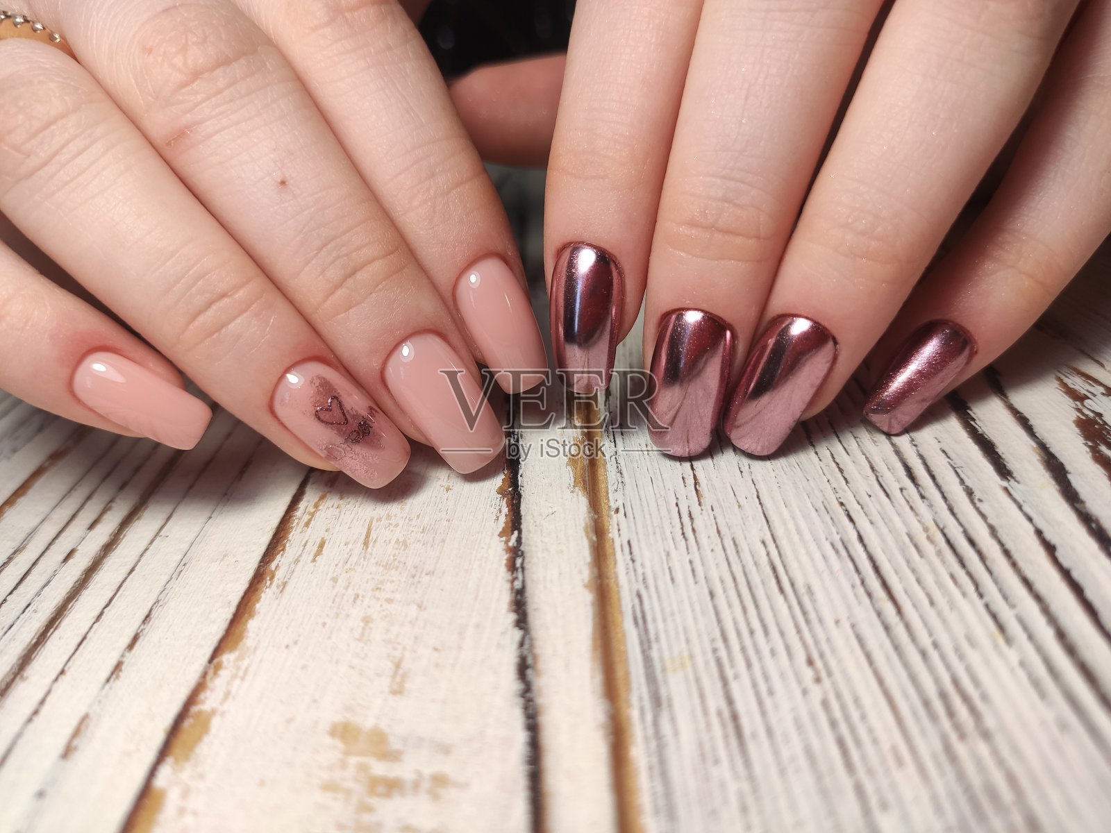 时尚美甲指甲在美丽的背景照片摄影图片