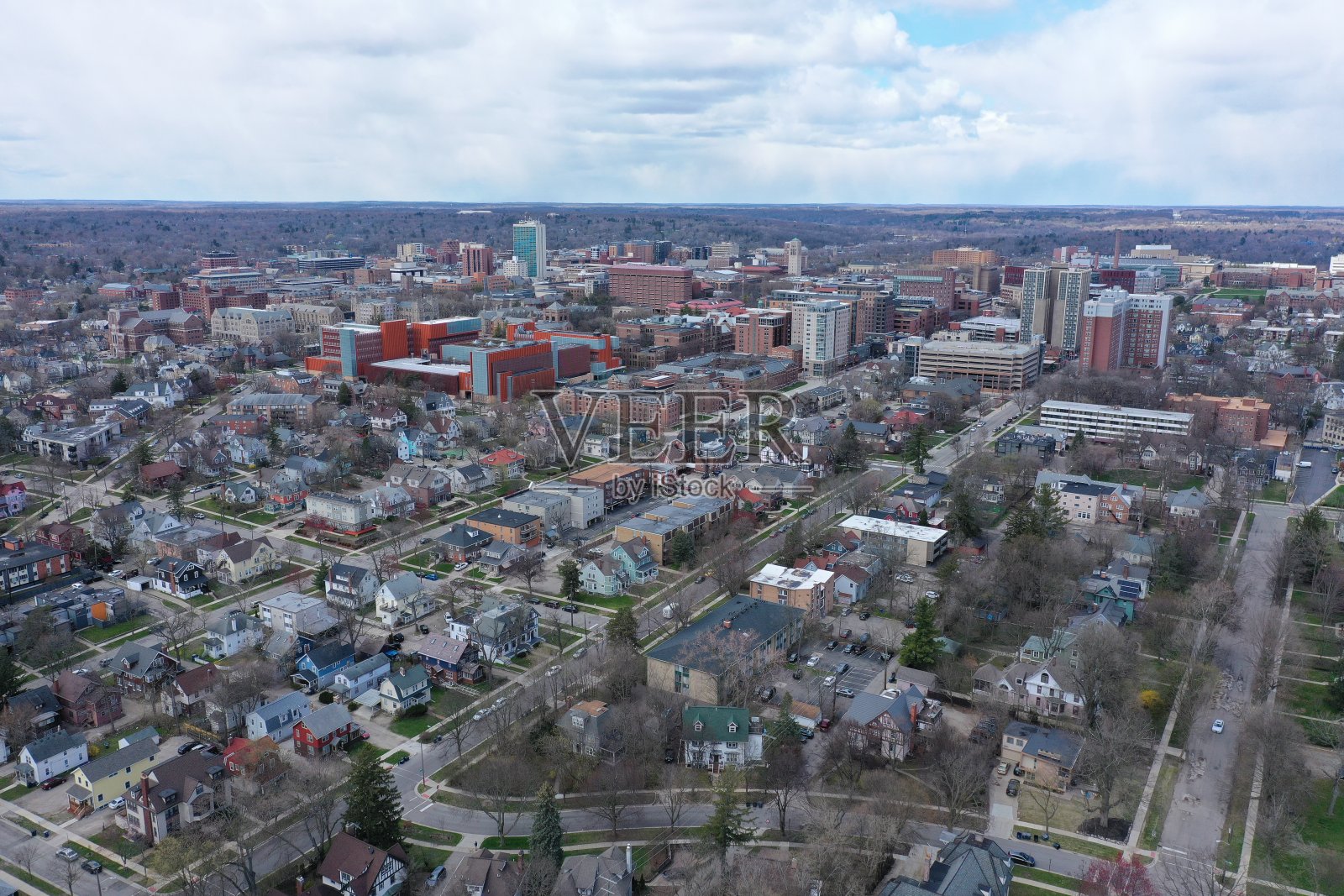 鸟瞰图市中心安阿伯，密歇根州照片摄影图片