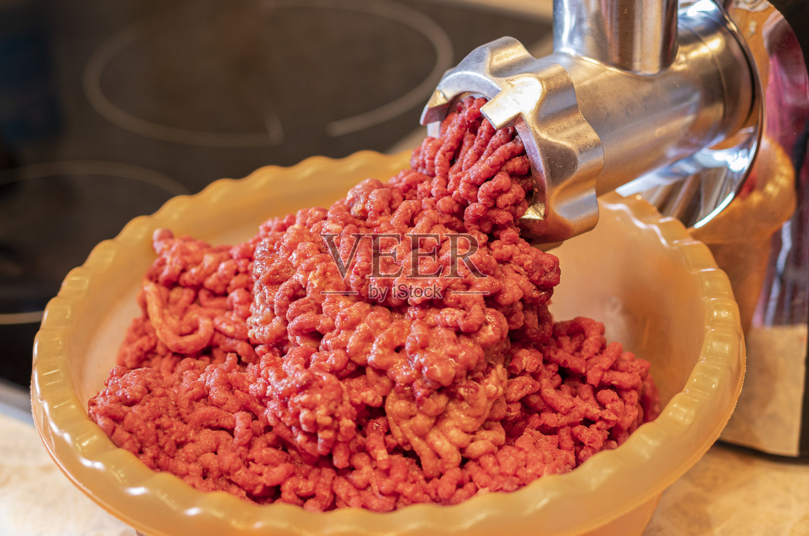 切碎的生肉。烹饪用的碎肉照片摄影图片