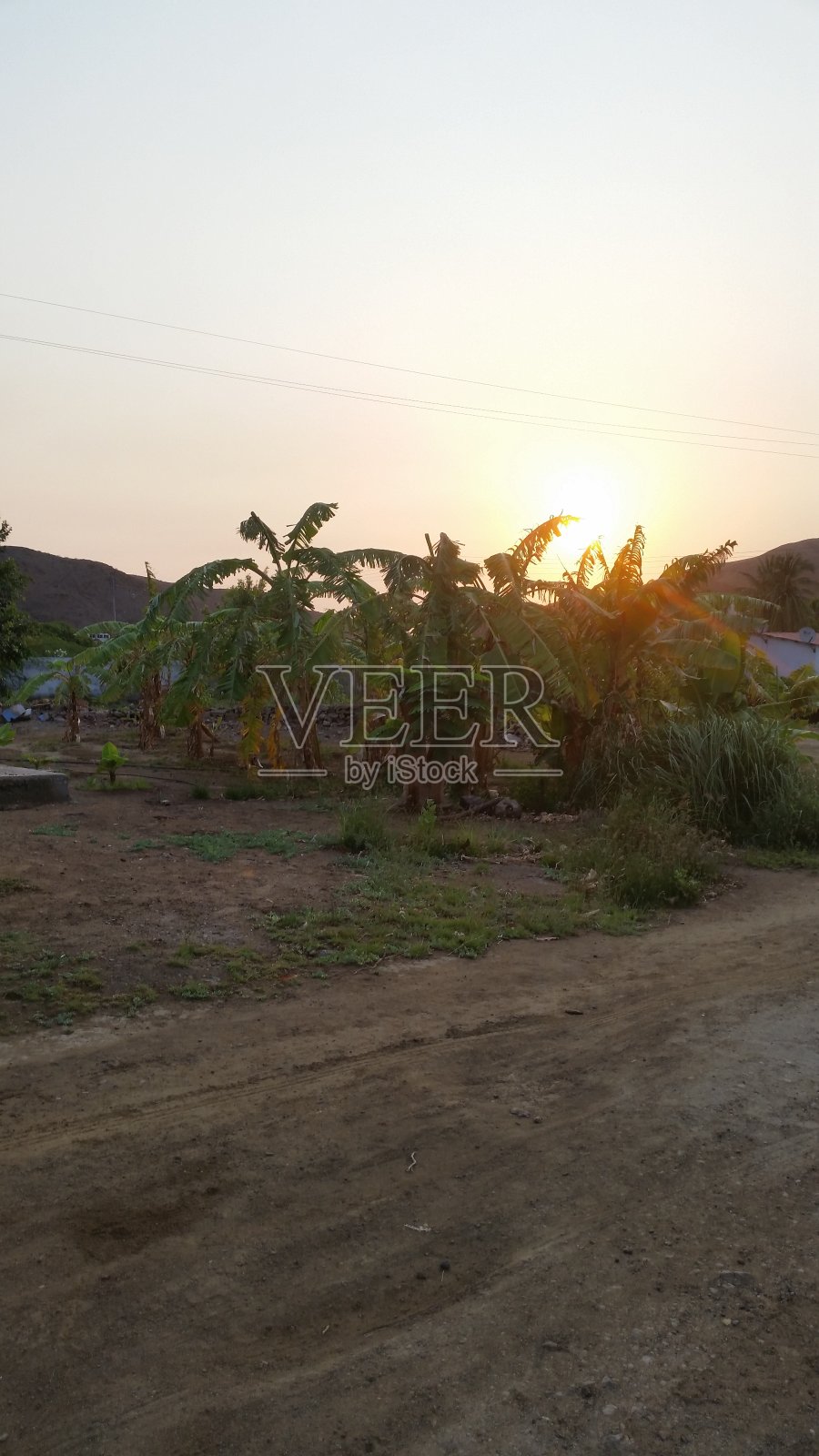 美丽的日出和灿烂的太阳照片摄影图片