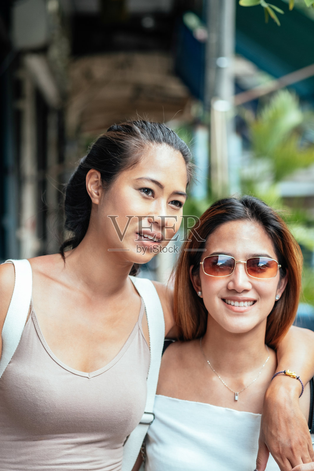 近距离肖像的两个快乐的朋友股票照片照片摄影图片