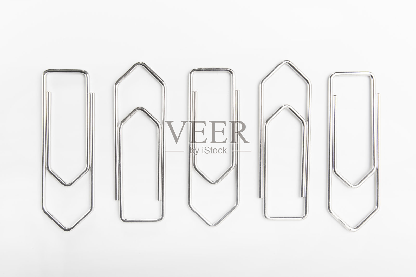 回形针在白色背景上照片摄影图片